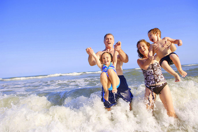family_summer_beach_fun